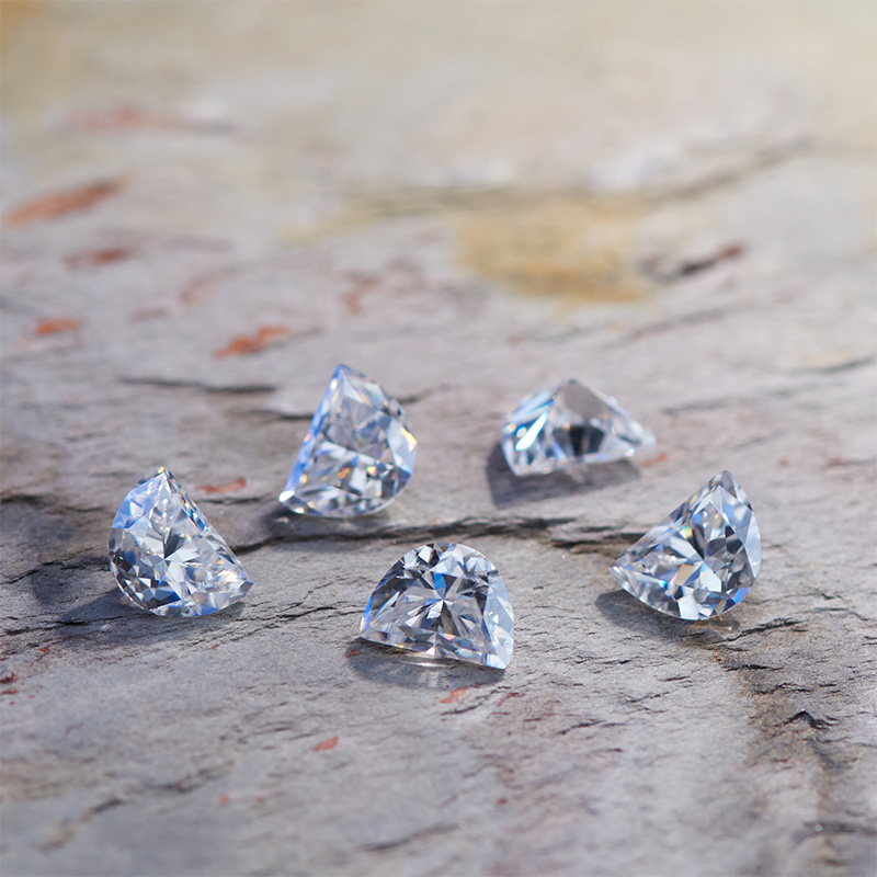 What are the cutting methods of moissanite?