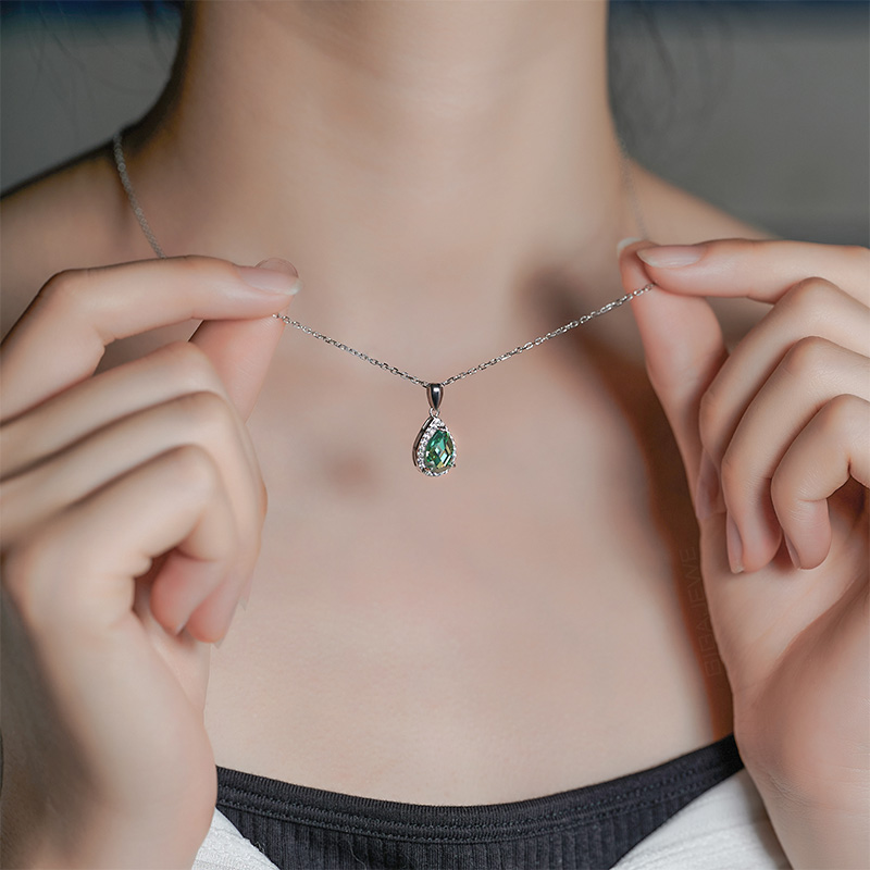 GIGAJEWE 7*10mm 3ct Green color Rose Cut Pear Cut Moissanite 18K White Gold Plated Silver Pendant Necklace Woman Girl Gift