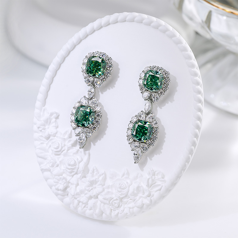 GIGAJEWE Natural green Color Total 16.9ct 925 silver plated gold Earrings 8*8mm Cushion Cut Push Back Moissanite Earrings ,Wedding gift